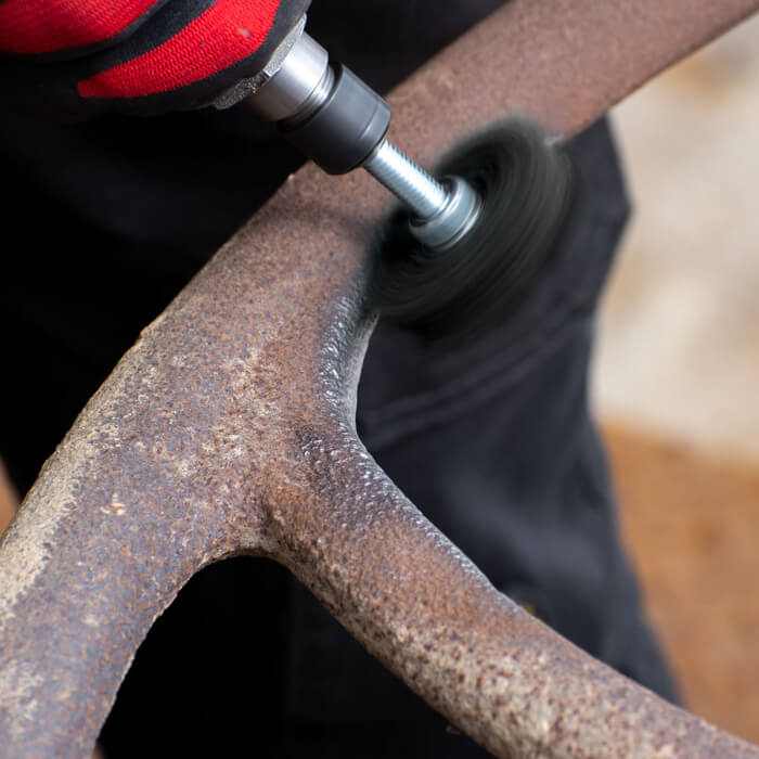 Reinigungsscheibe am Schaft HERMAN FWK-10/S Dragon Black Schleifmittel: STRIP-IT + SiC