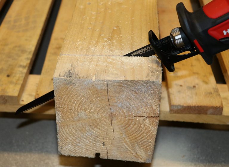 Schneiden eines Holzprismas